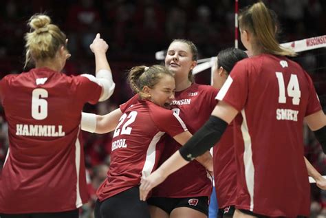 wisconsin volleyball team sex|UWPD investigating after photos, video of UW volleyball team。